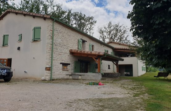 3625 Maison de campagne en pierre rénovée