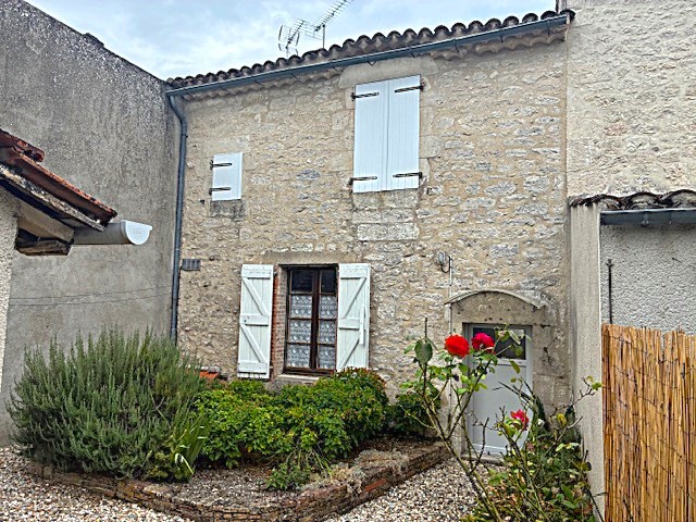 3913-Maison de village avec jardin