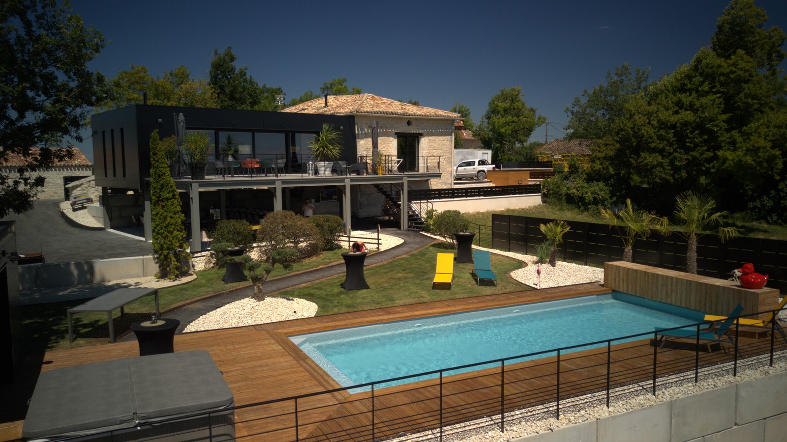 3986- Maison en pierre rénovée, alliant le caractère et la modernité