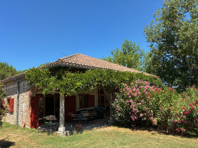 3988- Belle rénovation pour cette ancienne grange du Quercy blanc