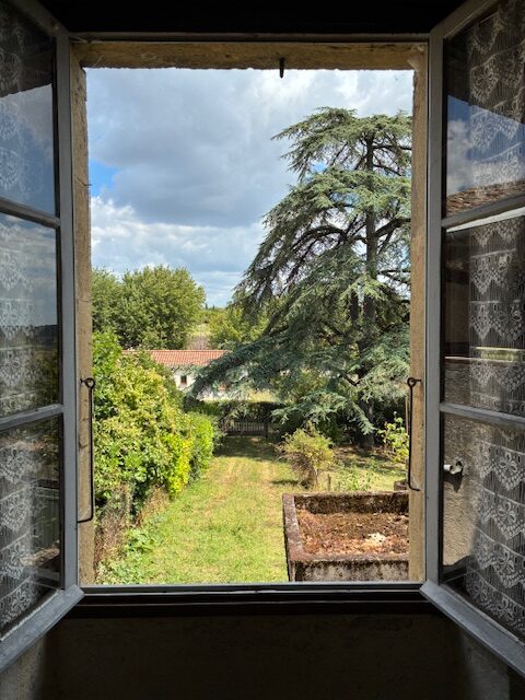 3992-Maison de village avec jardin à rénover.