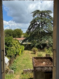 3992-Maison de village avec jardin à rénover.
