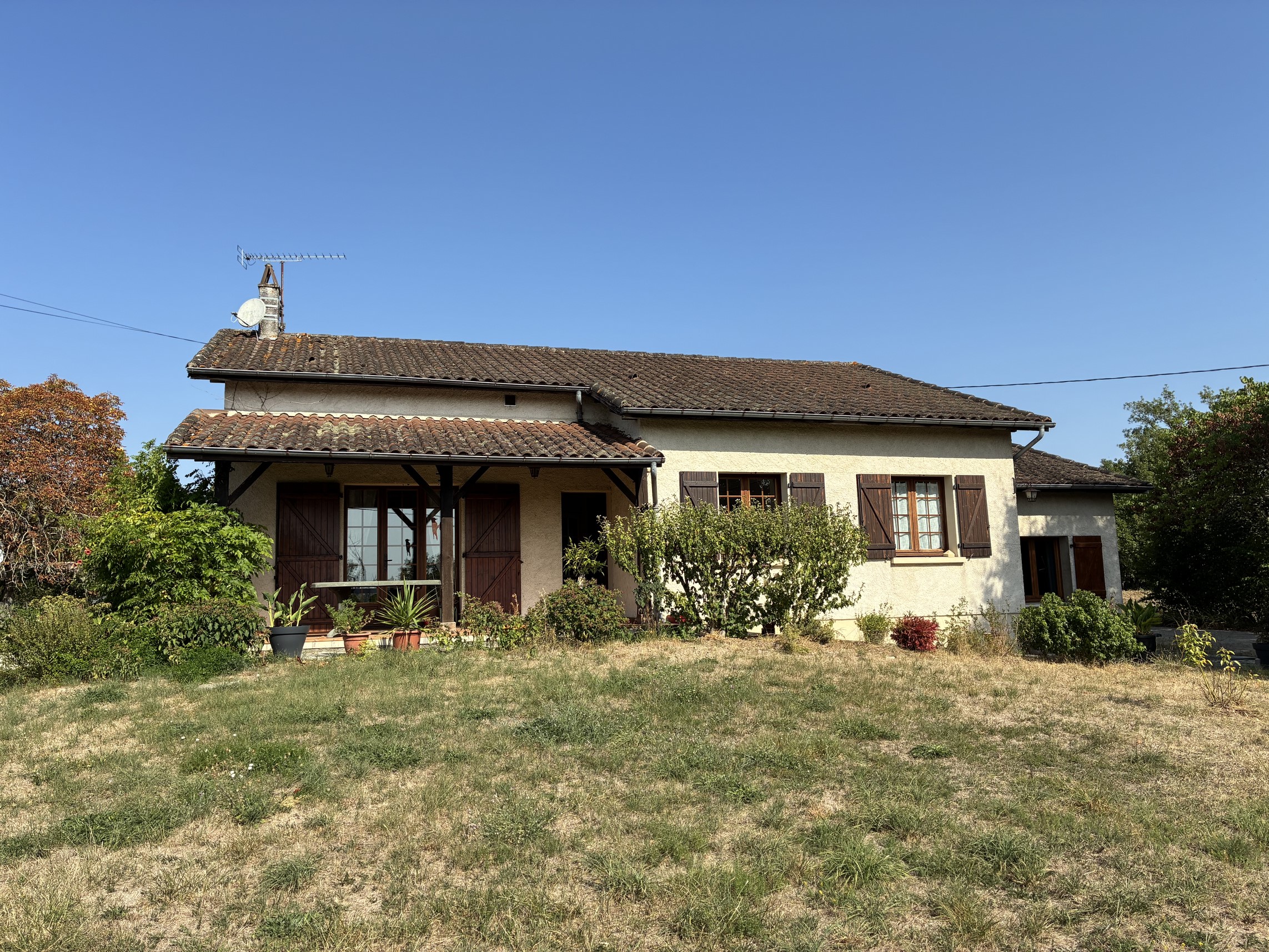 3989- Maison de plain-pied avec jardin