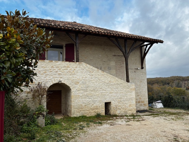 3750-A LOUER-Maison 5 pièces avec local professionnel et jardin