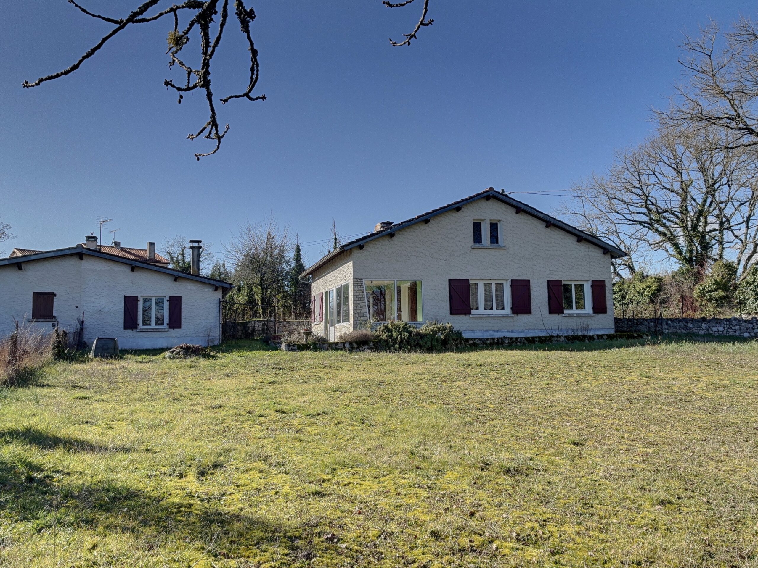 4017-Maison de plain-pied avec jardin à proximité du centre-bourg